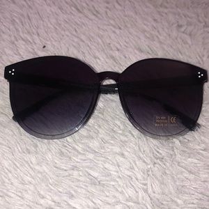 SOLD ** ✴️free gift w/ any purchase: Super Cute Shades